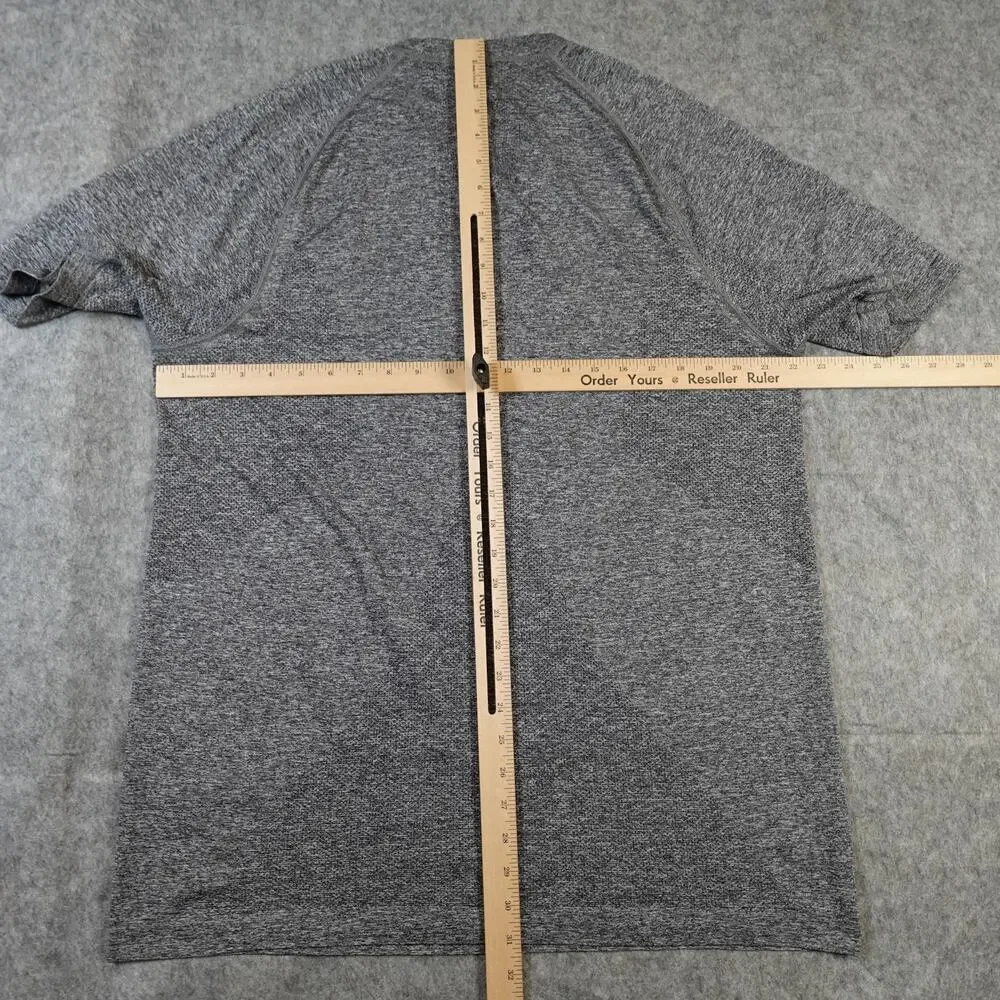 Lululemon Shirt Mens Extra Large Crew Neck Tech Gray Short Sleeve Gym Workout